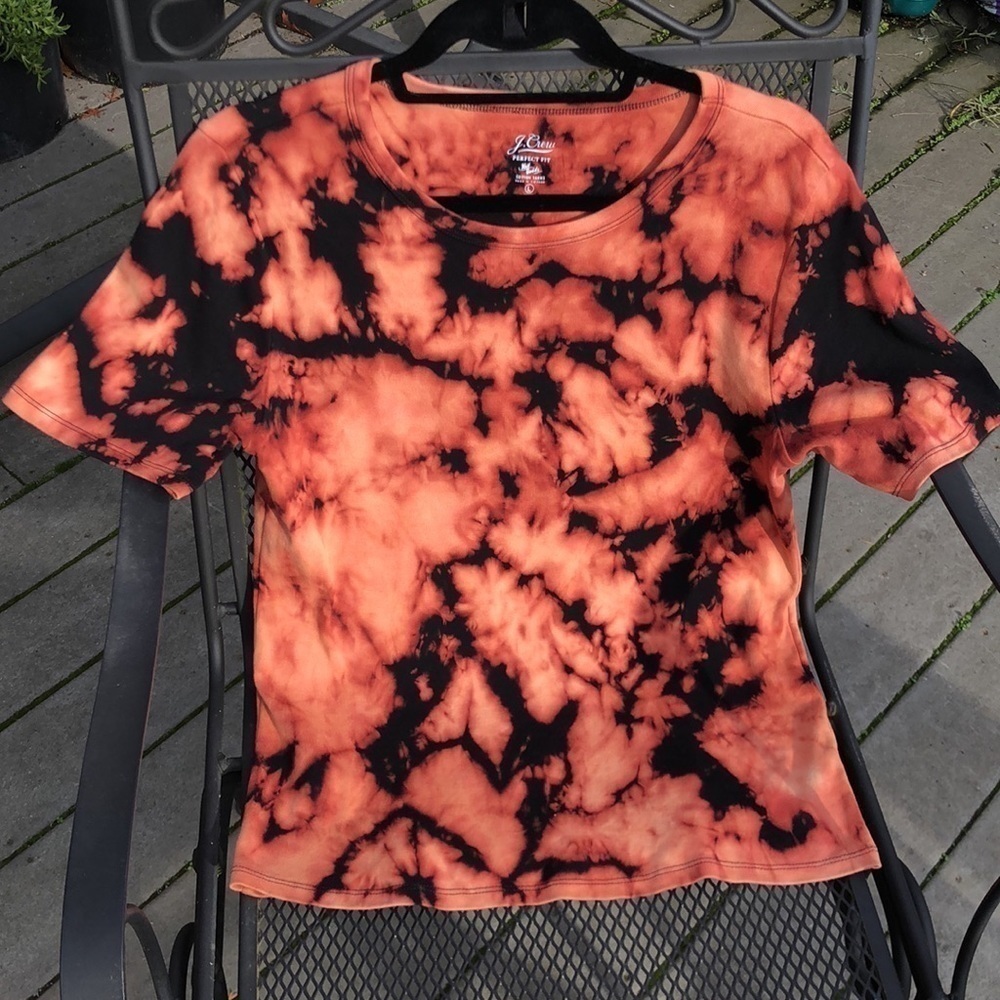 Jcrew L black and orangie tones.. ‘perfect fit’ tee. Worn 1x… thick material. - Picture 2 of 8